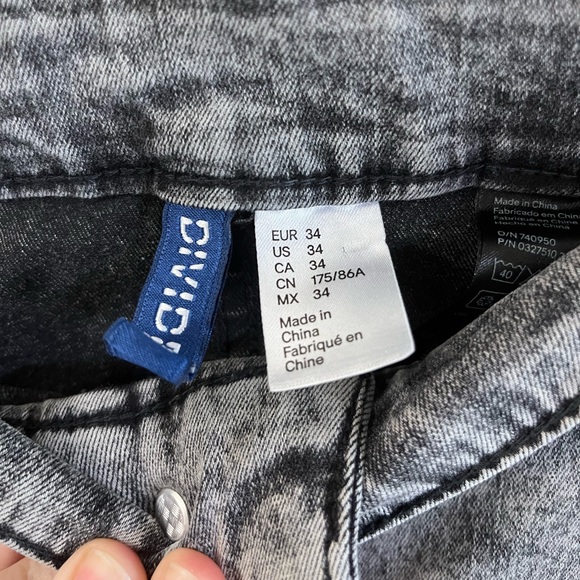 Men’s divided acid wash gray jeans - Picture 2 of 5